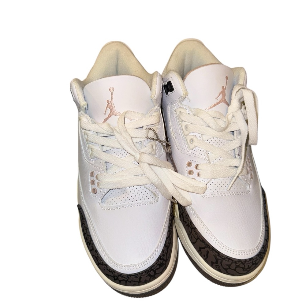 Women’s Air Jordan 3 Neapolitan - Picture 3 of 9
